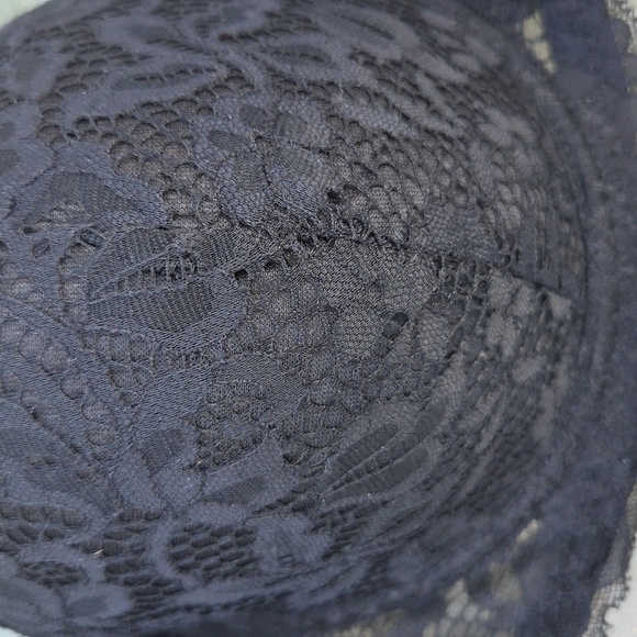 Kiss And Tell Bra - Picture 2 of 7